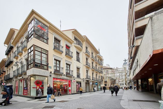 Foto 1 de Alquiler de oficina en calle Zúñiga con terraza y aire acondicionado