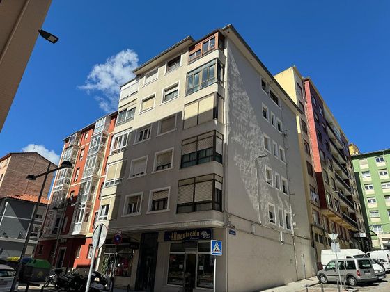 Foto 1 de Venta de piso en calle Floranes de 4 habitaciones con calefacción y ascensor