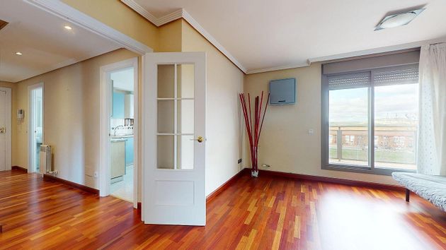 Foto 2 de Àtic en venda a calle De Miriam Blasco de 2 habitacions amb terrassa i piscina