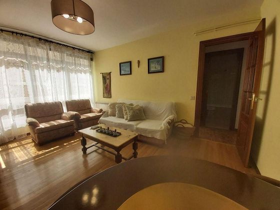Foto 2 de Pis en lloguer a Riazor - Los Rosales de 3 habitacions amb mobles i calefacció