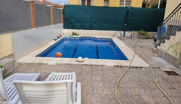 Foto 2 de Xalet en venda a Patrocinio - Nueva Talavera de 5 habitacions amb terrassa i piscina
