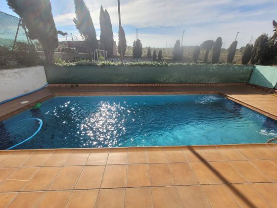 Foto 2 de Casa rural en venda a Tres Olivos - La Piedad de 4 habitacions amb piscina i jardí