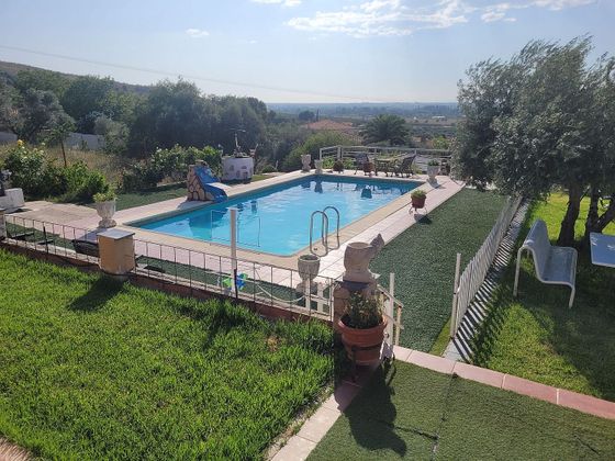 Foto 1 de Casa adossada en venda a Herencias (Las) de 4 habitacions amb piscina