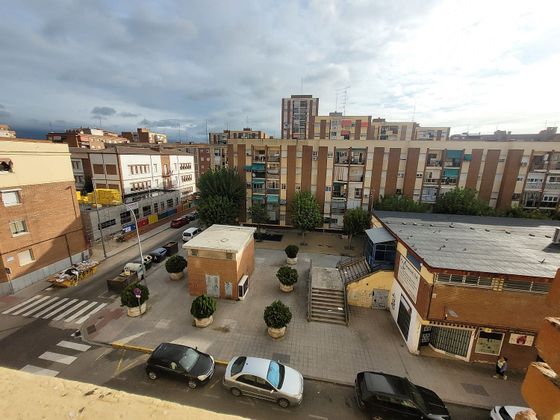 Foto 1 de Venta de piso en Tres Olivos - La Piedad de 3 habitaciones con terraza