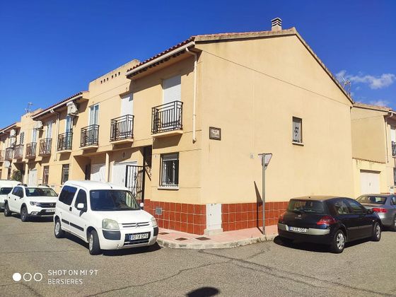 Foto 1 de Casa adossada en venda a Torrijos de 4 habitacions amb garatge