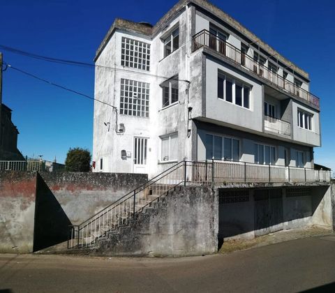 Foto 2 de Edifici en venda a Oleiros pueblo de 127 m²