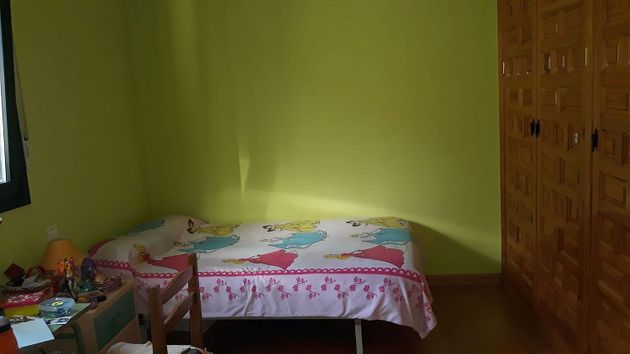 Foto 2 de Venta de casa adosada en Alfoz de Quintanadueñas de 3 habitaciones y 130 m²
