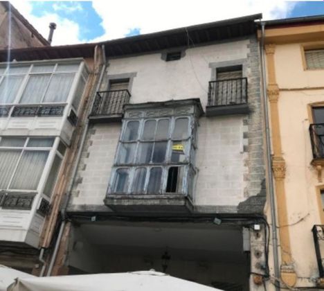 Foto 2 de Piso en venta en Briviesca de 4 habitaciones con balcón