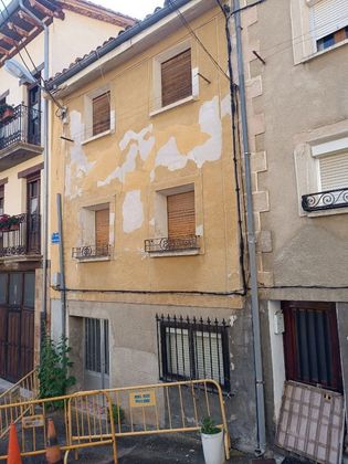 Foto 1 de Casa en venda a Pradoluengo de 3 habitacions amb terrassa