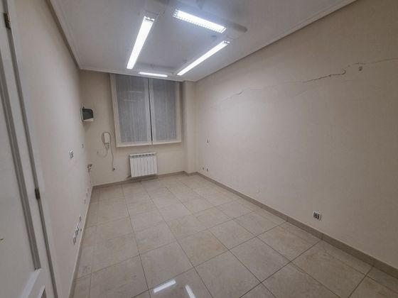 Foto 2 de Venta de piso en Gamonal de 4 habitaciones con garaje y ascensor