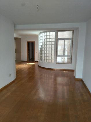 Foto 1 de Venta de piso en calle Escuela de Gaitas de Ortigueira de 4 habitaciones con terraza y calefacción