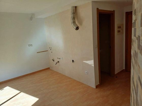 Foto 2 de Venta de piso en Boiro de 1 habitación con ascensor