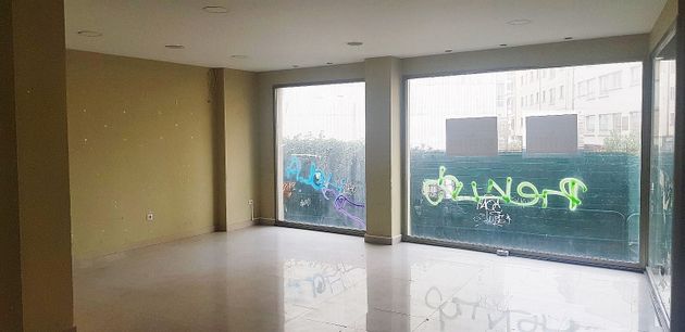 Foto 2 de Local en venta en Ribeira de 159 m²