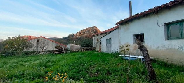 Foto 1 de Venta de casa rural en Riotuerto de 1 habitación con jardín