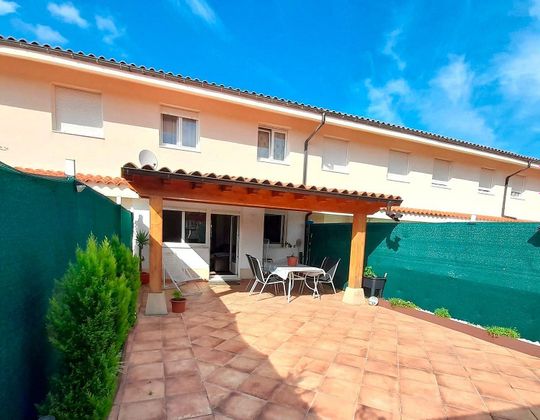 Foto 1 de Casa adossada en venda a Santiurde de Toranzo de 3 habitacions amb terrassa i piscina