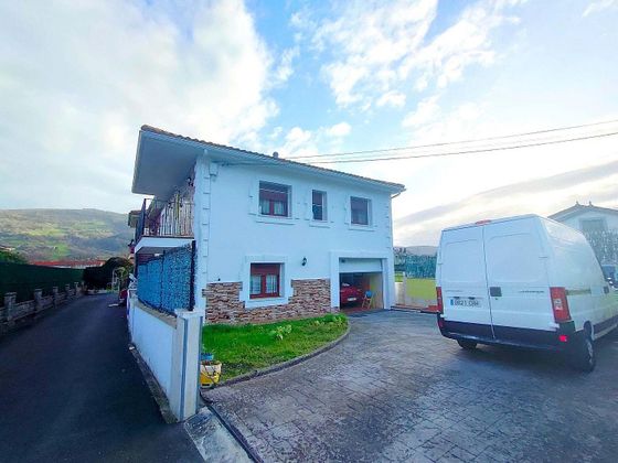 Foto 2 de Casa en venda a Castañeda de 4 habitacions amb terrassa i garatge