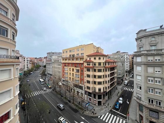Foto 2 de Pis en lloguer a Centro - Ayuntamiento de 4 habitacions amb balcó i calefacció