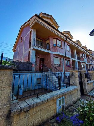 Foto 1 de Casa adosada en venta en calle Anboto de 4 habitaciones con terraza y garaje