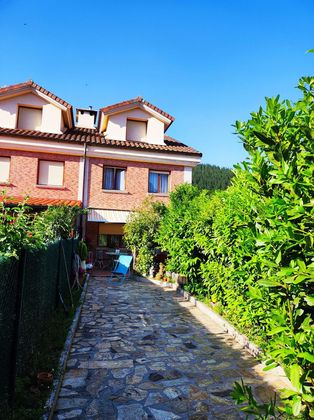 Foto 2 de Casa adossada en venda a calle Anboto de 4 habitacions amb terrassa i garatge