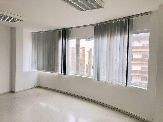 Foto 2 de Alquiler de oficina en calle General Aguilera con aire acondicionado