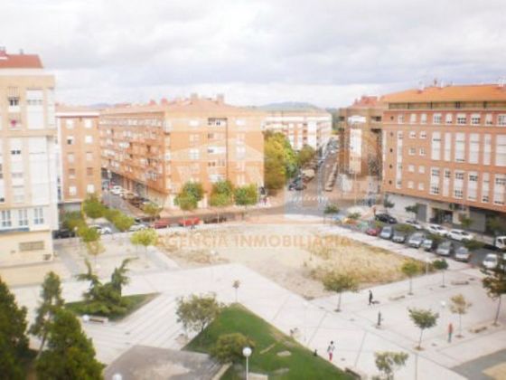 Foto 1 de Venta de piso en Miranda de Ebro de 2 habitaciones con terraza y garaje