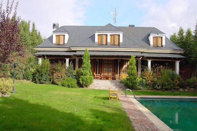 Foto 1 de Xalet en venda a Miranda de Ebro de 4 habitacions amb terrassa i piscina