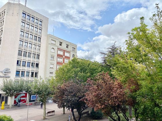 Foto 2 de Venta de piso en Miranda de Ebro de 4 habitaciones con terraza y calefacción