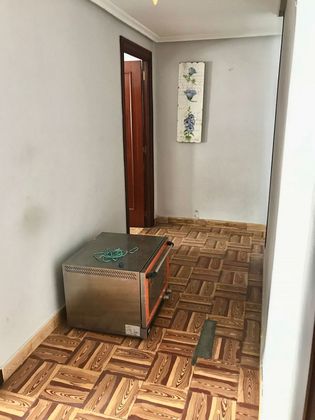 Foto 2 de Venta de piso en Miranda de Ebro de 3 habitaciones con terraza y calefacción