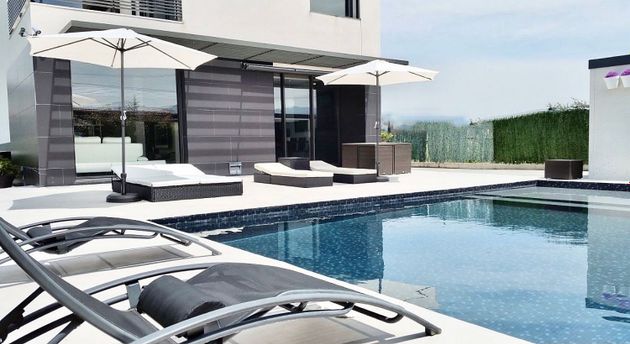 Foto 1 de Xalet en venda a Miranda de Ebro de 4 habitacions amb terrassa i piscina