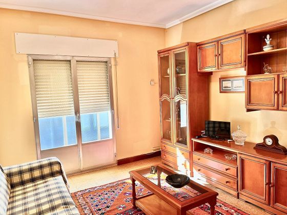 Foto 2 de Pis en venda a Miranda de Ebro de 4 habitacions amb terrassa i calefacció