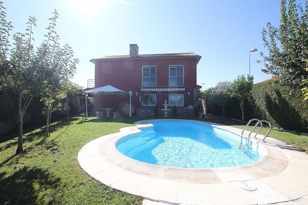 Foto 1 de Venta de chalet en Dexo  -Lorbé de 5 habitaciones con terraza y piscina