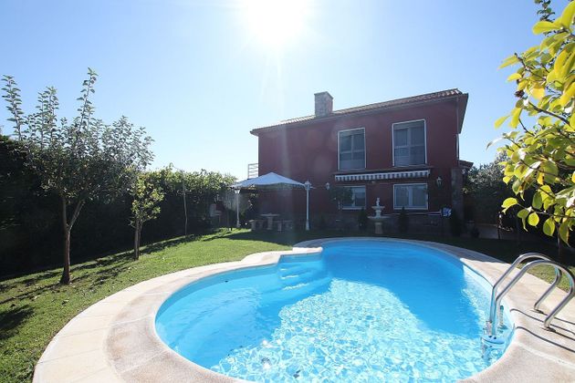 Foto 2 de Venta de chalet en Dexo  -Lorbé de 5 habitaciones con terraza y piscina