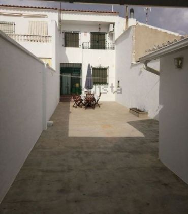 Foto 1 de Venta de chalet en Socuéllamos de 4 habitaciones con garaje y aire acondicionado