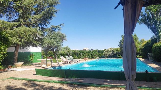 Foto 2 de Venta de chalet en Argamasilla de Alba de 4 habitaciones con terraza y piscina
