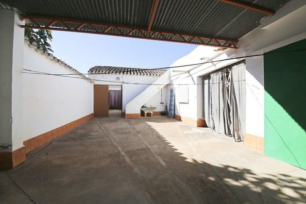 Foto 1 de Chalet en venta en Tomelloso de 4 habitaciones con terraza y garaje