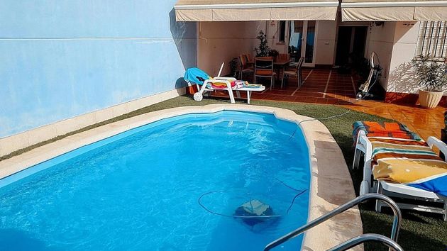 Foto 2 de Chalet en venta en Tomelloso de 5 habitaciones con terraza y piscina