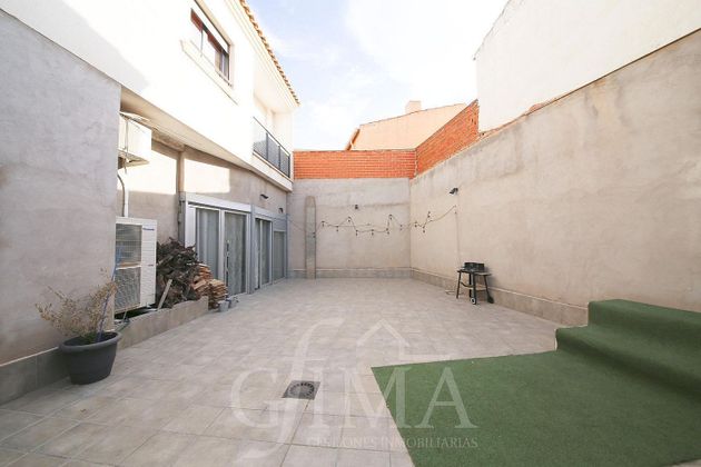Foto 2 de Xalet en venda a Tomelloso de 3 habitacions amb piscina i garatge