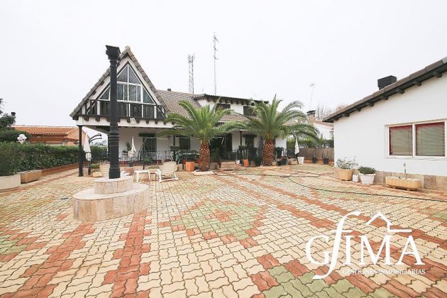 Foto 1 de Xalet en venda a Tomelloso de 8 habitacions amb piscina i garatge