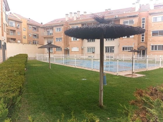 Foto 1 de Pis en venda a Universidad de 2 habitacions amb piscina i garatge