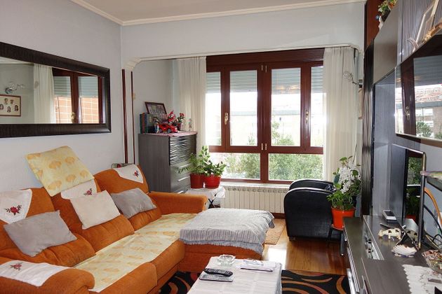 Foto 2 de Pis en venda a Polígono Rojo - Aldapa de 3 habitacions amb terrassa i garatge
