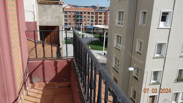 Foto 2 de Venta de piso en Las Arenas Centro de 3 habitaciones con terraza y balcón