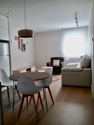 Foto 1 de Alquiler de piso en Polígono Rojo - Aldapa de 2 habitaciones con muebles y calefacción