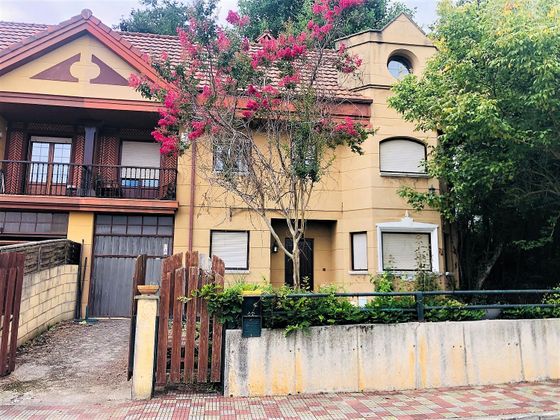 Foto 1 de Casa en venda a Santa Cruz de Bezana de 6 habitacions amb piscina i jardí