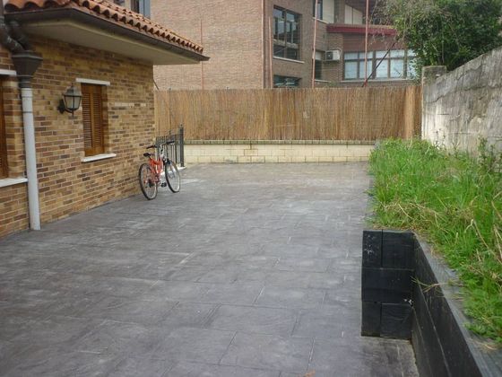 Foto 2 de Casa en venda a calle Juanistegi Bidea de 7 habitacions amb terrassa i jardí
