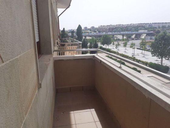 Foto 1 de Dúplex en venda a calle Diego de Almagro de 3 habitacions amb garatge i balcó