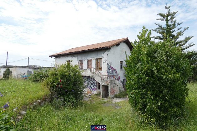 Foto 2 de Casa en venda a Santa Cruz de Bezana de 6 habitacions amb jardí i calefacció