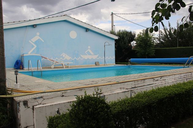 Foto 2 de Venta de chalet en Carbajosa de la Sagrada de 3 habitaciones con terraza y piscina