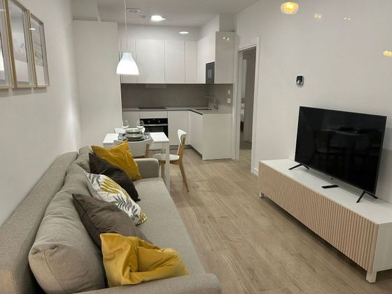 Foto 2 de Alquiler de piso en Ermitagaña - Mendebaldea de 2 habitaciones con muebles y aire acondicionado