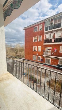 Foto 2 de Venta de piso en Rochapea de 3 habitaciones con balcón y ascensor