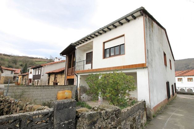 Foto 2 de Casa en venda a barrio Arriba de 5 habitacions amb terrassa i balcó